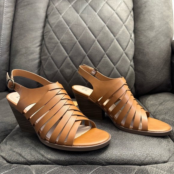 Frye and Company Galia Solid Tan Size 8 M Strappy Heeled Sandals - Picture 15 of 16